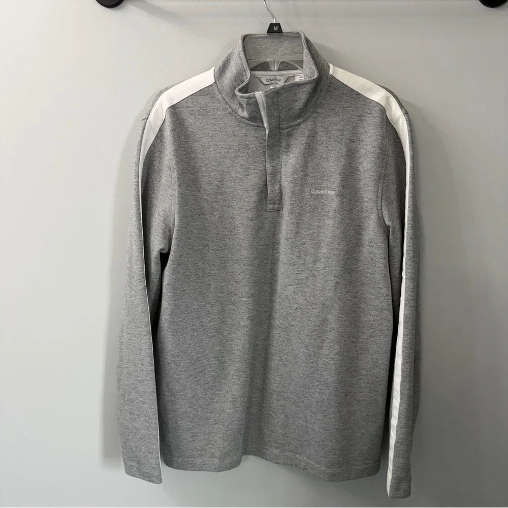 Calvin Klein Men’s Heather Grey Quarter Zip Pullover Medium
